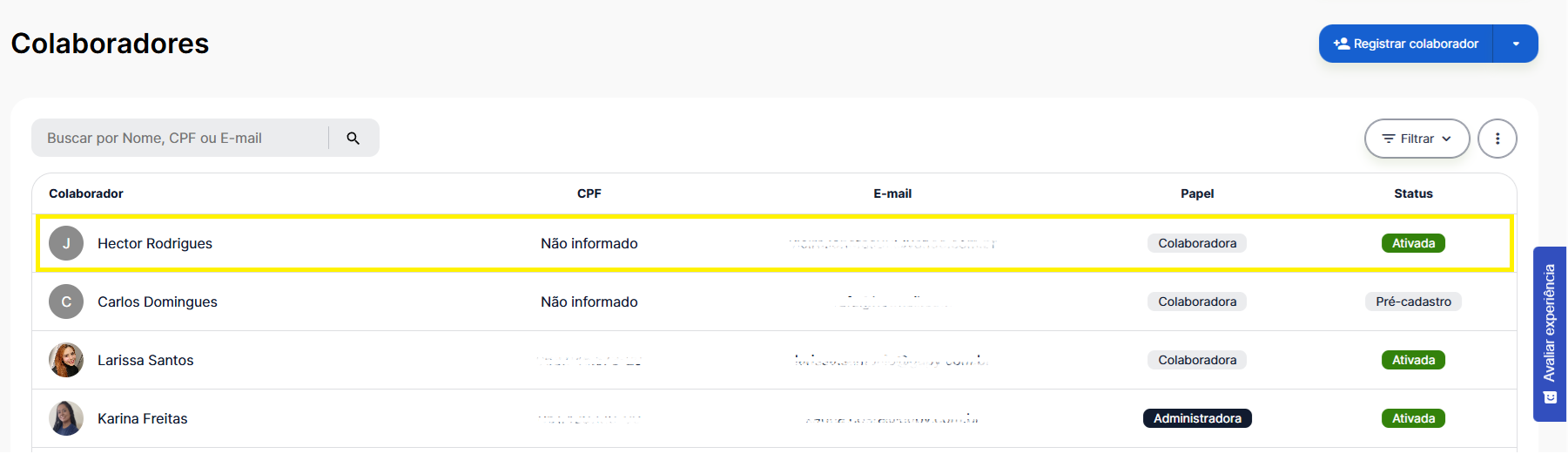 How do I block employees in Gupy Treinamento?